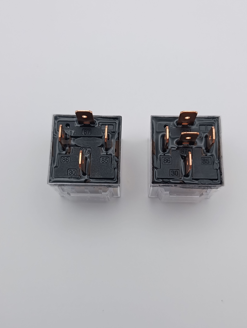 Реле 1+1 автомобильное 12V 100А с индикатором, комплект 4-х + 5-ти контактных реле , с кронштейном, прозрачное