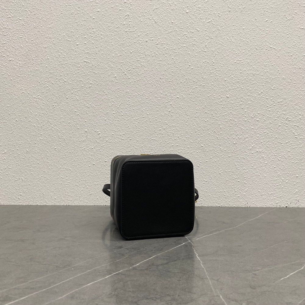 Cube in Supple
