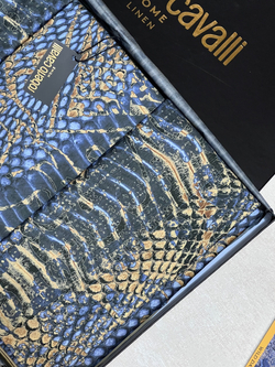 Постельное белье 2 спальное евро макси Roberto Cavalli Wild Damasco синее с золотом