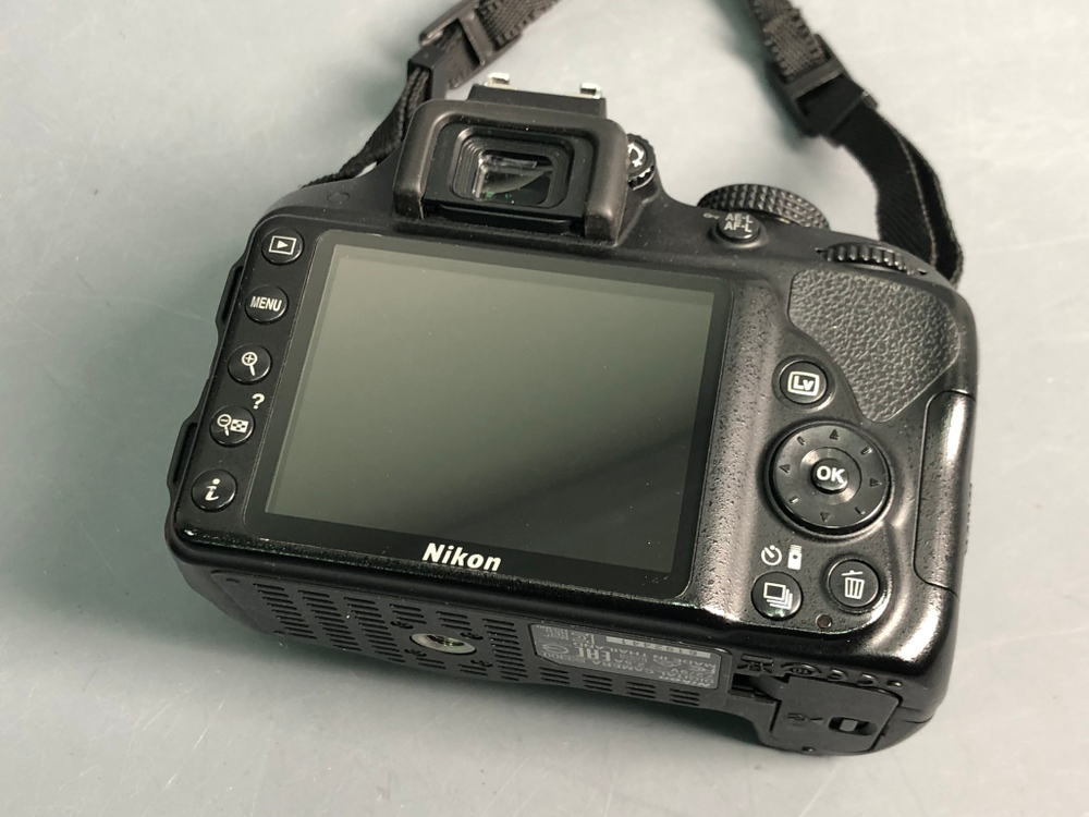 Nikon D3300 kit 18-55 7.700 кадров