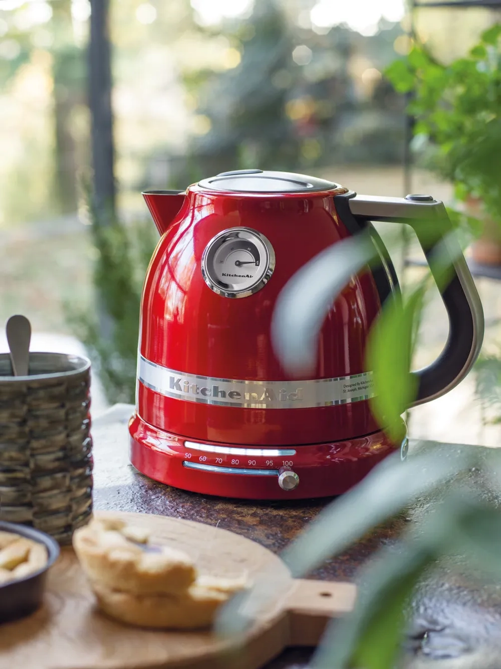 KitchenAid Электрический чайник Artisan 1,5 л красный EAN 5413184151010