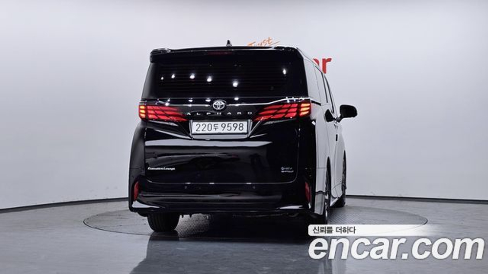 Toyota Alphard 2.5 HEV Executive AWD — 2025