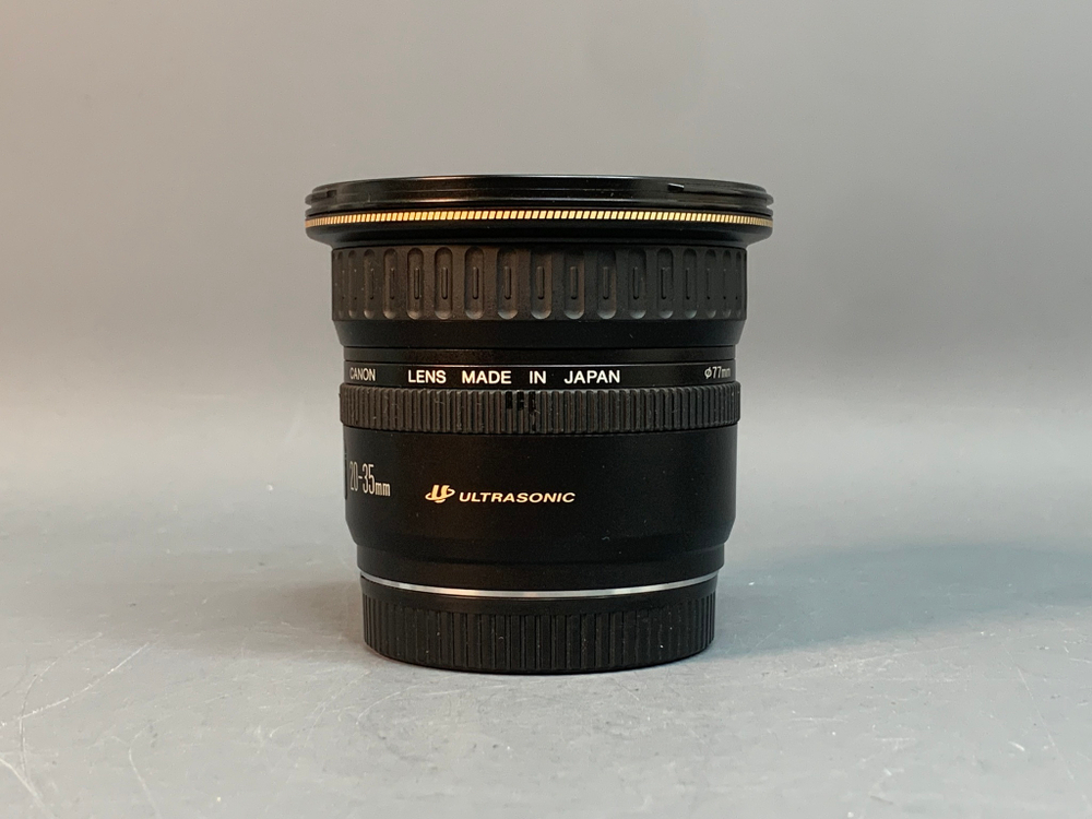 Canon EF 20-35mm f/3.5-4.5 USM