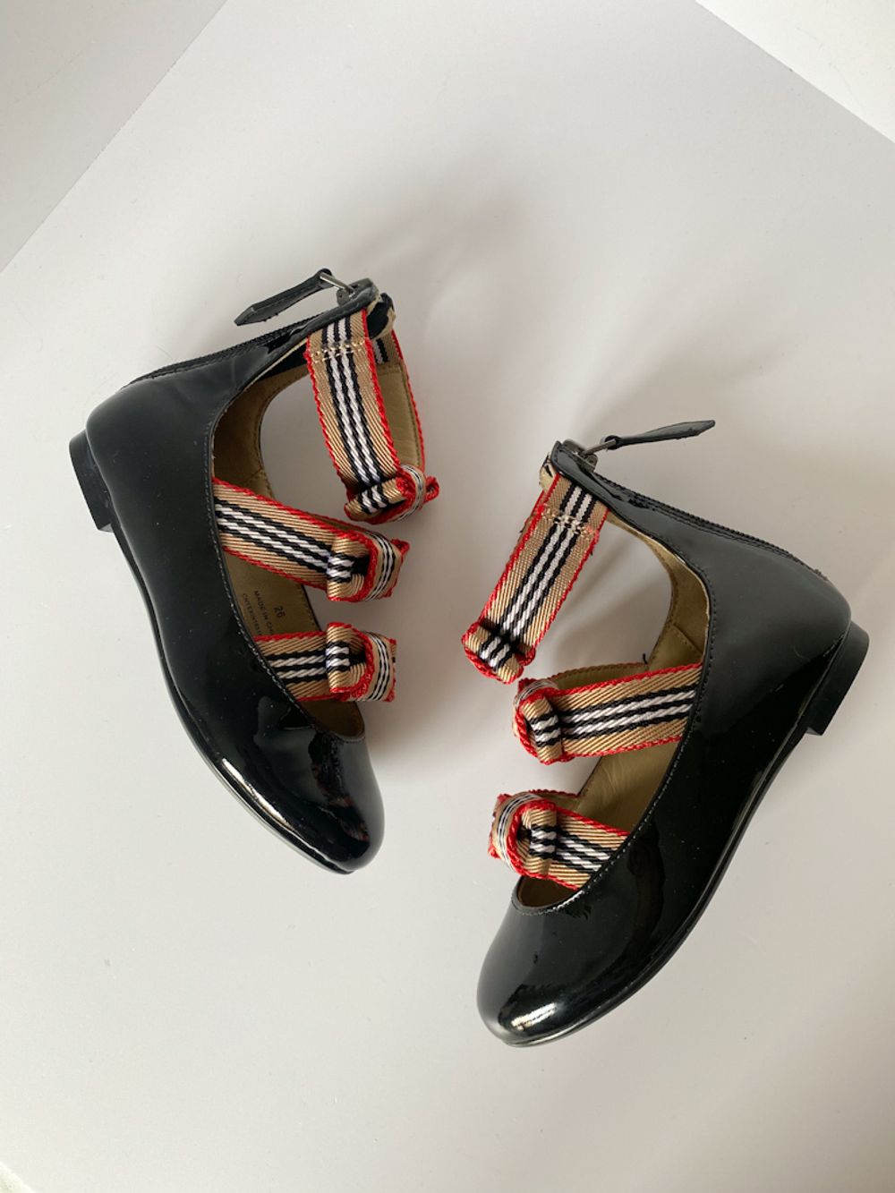 Новые лаковые туфли Burberry, 25