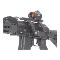 Коллиматор Target Optic 1x22, Weaver, красная марка, точка 2 MOA, проставка - крупный план установки на кронштейн