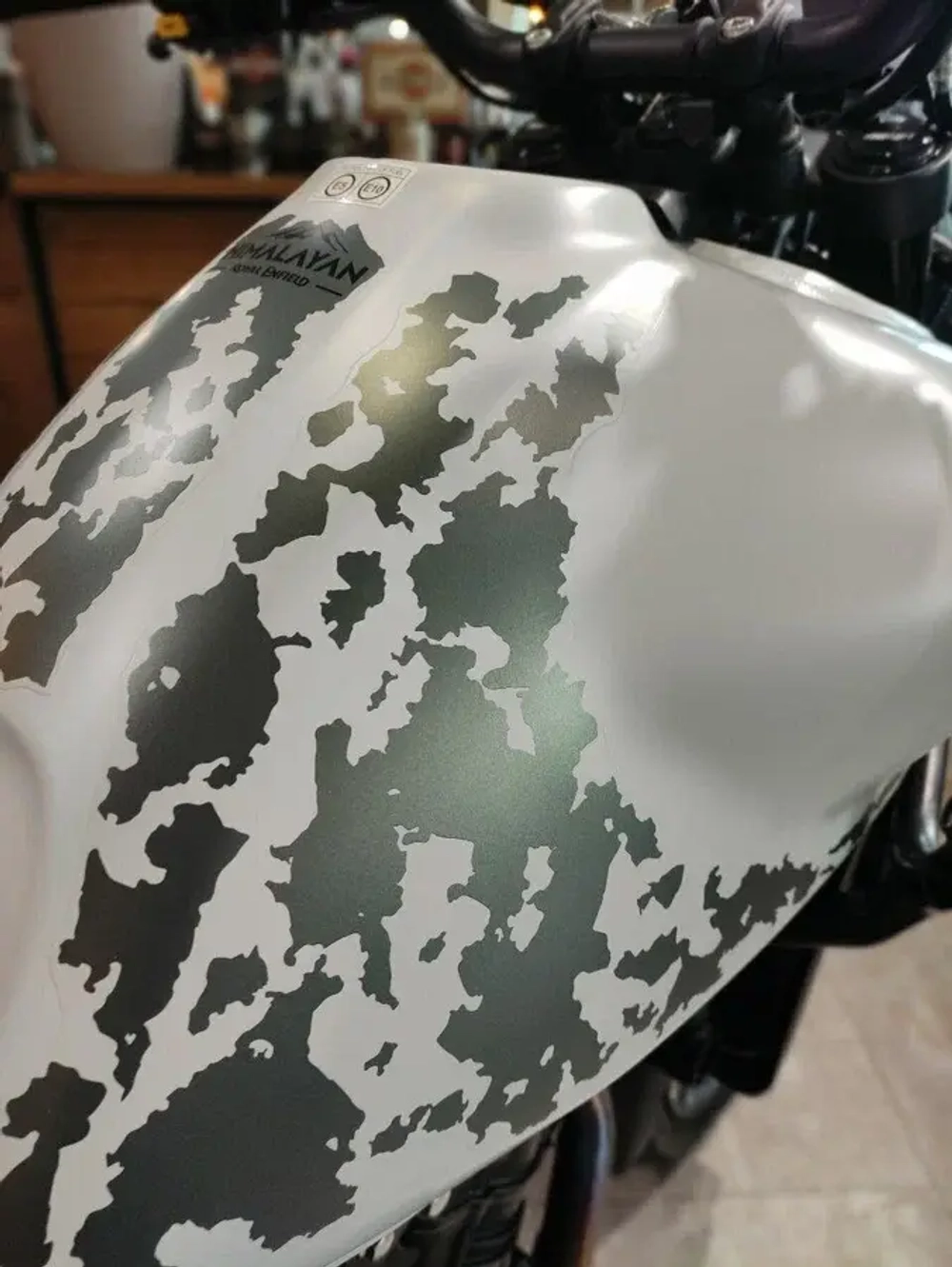 Royal Enfield Himalayan 450 Kamet White (бескамерные шины), 2024 (1 743 км)