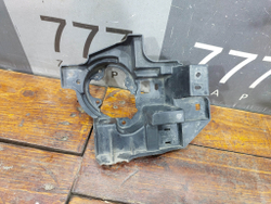 Кронштейн ПТФ правый Mazda CX-5 2 (KF) 17-нв Б/У Оригинал KB8B51684