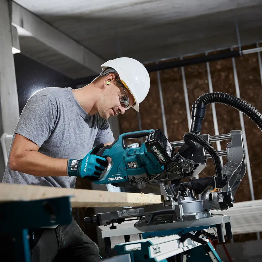 Аккумуляторная торцовочная пила Makita LS002GZ01