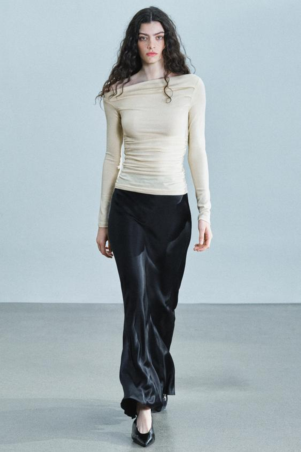 ZARA ТОП С АСИММЕТРИЧНЫМ ДРАПИРОВАНИЕМ, КРЕМОВЫЙ