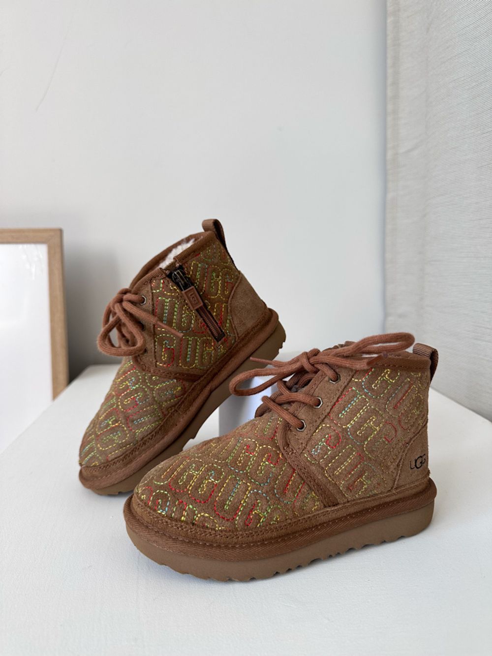 Новые ботинки зимние Ugg, 28