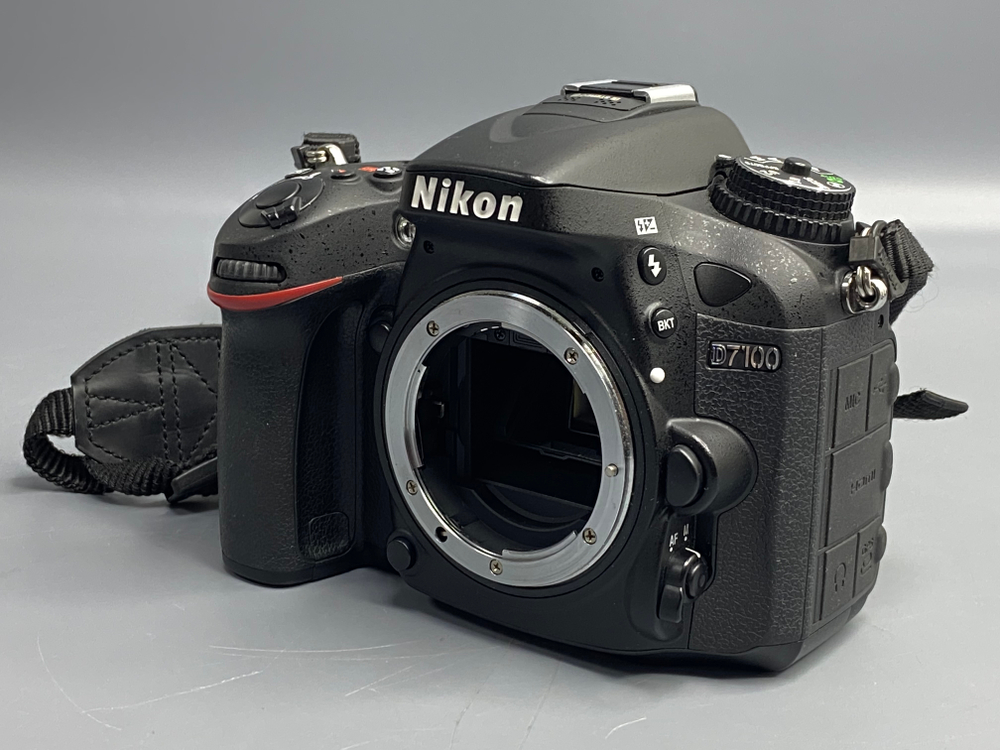 Nikon D7100 7.508 кадров