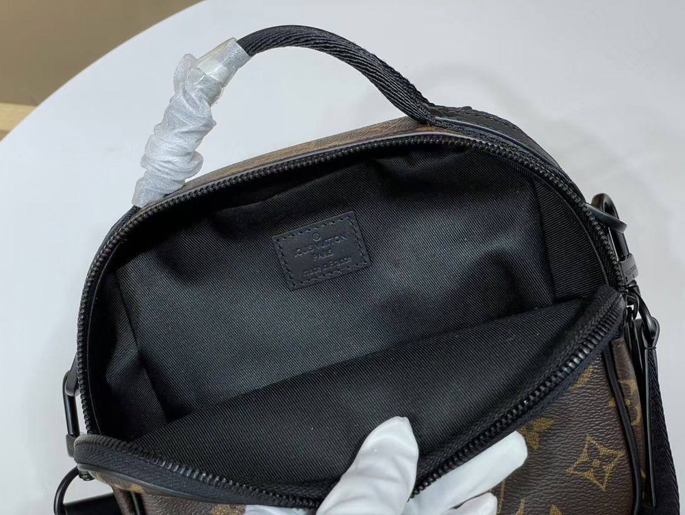Сумка через плечо Louis Vuitton Quest