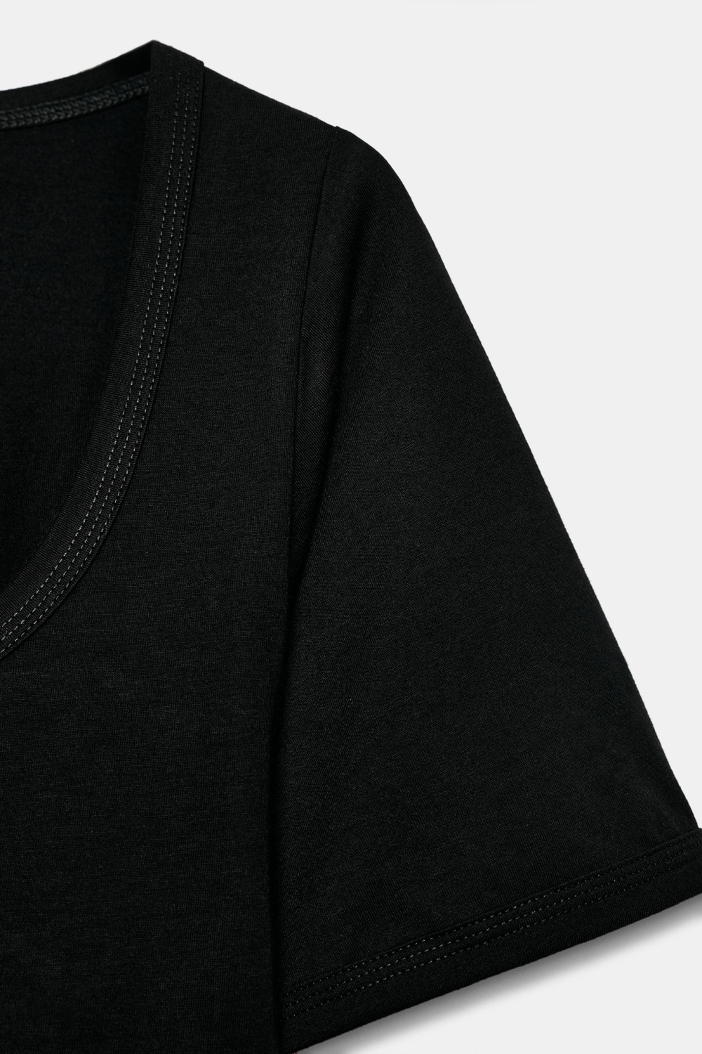ФУТБОЛКА С КРУГЛЫМ ВЫРЕЗОМ — ZARA