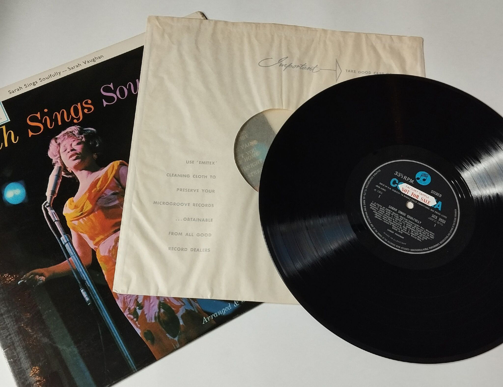 Винтажная виниловая пластинка LP Sarah Vaughan Sings Soulfully (UK 1965) (Factory Sample)