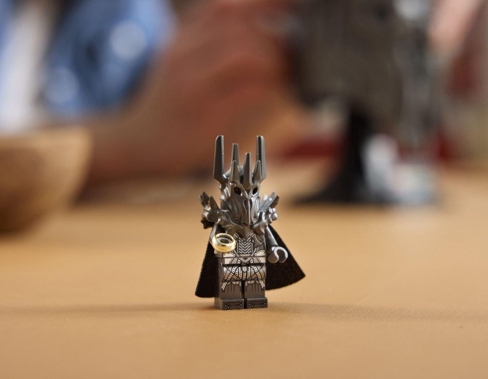 Конструктор Лего Айконс Властелин колец: Шлем Саурона 11373 | LEGO Icons The Lord of the Rings: Sauron's 538 деталей 18+