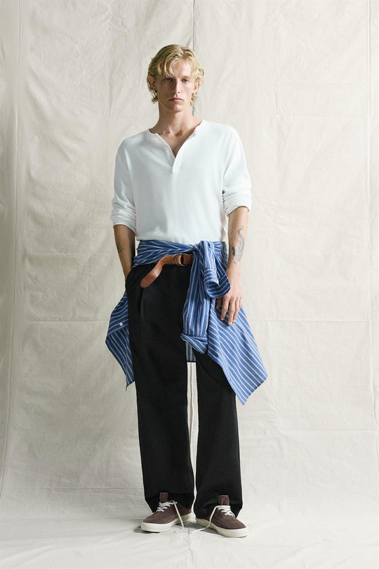 ZARA БРЮКИ ЧИНОС RELAXED FIT СО СКЛАДКАМИ, ЧЕРНЫЙ