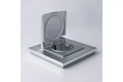 Розетка Werkel с заземлением с крышкой и шторкой IP44 серебряная 25867