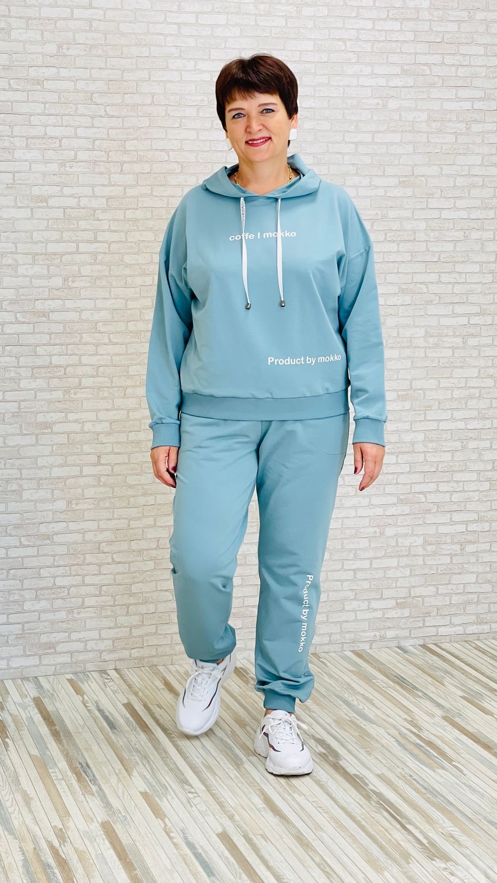 Спортивный костюм с худи и брюками
