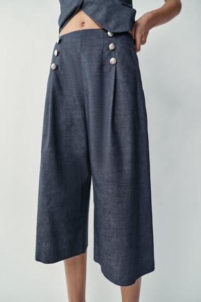 УДЛИНЕННЫЕ ШОРТЫ-БЕРМУДЫ ИЗ ЛЬНА С ПУГОВИЦАМИ — ZARA
