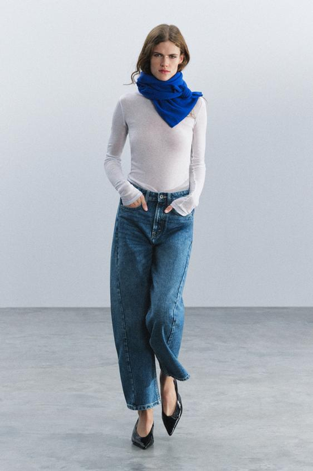 ZARA ДЖИНСЫ ZW COLLECTION ANKLE RELAXED СО СРЕДНЕЙ ПОСАДКОЙ, ВЫЦВЕТШИЙ СИНИЙ