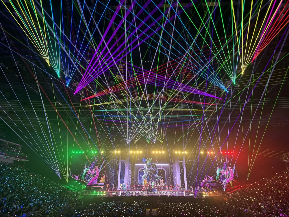 Zumen LASER BAR — RGB Laser 120 Вт DMX512 IP20