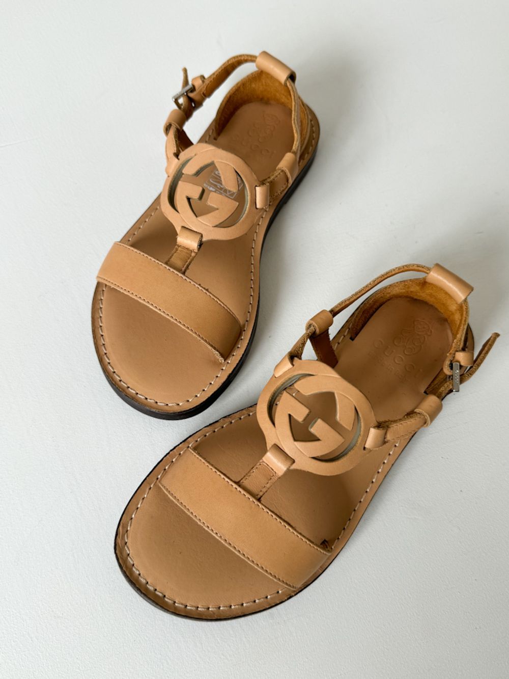 Новые кожаные босоножки Gucci, 28