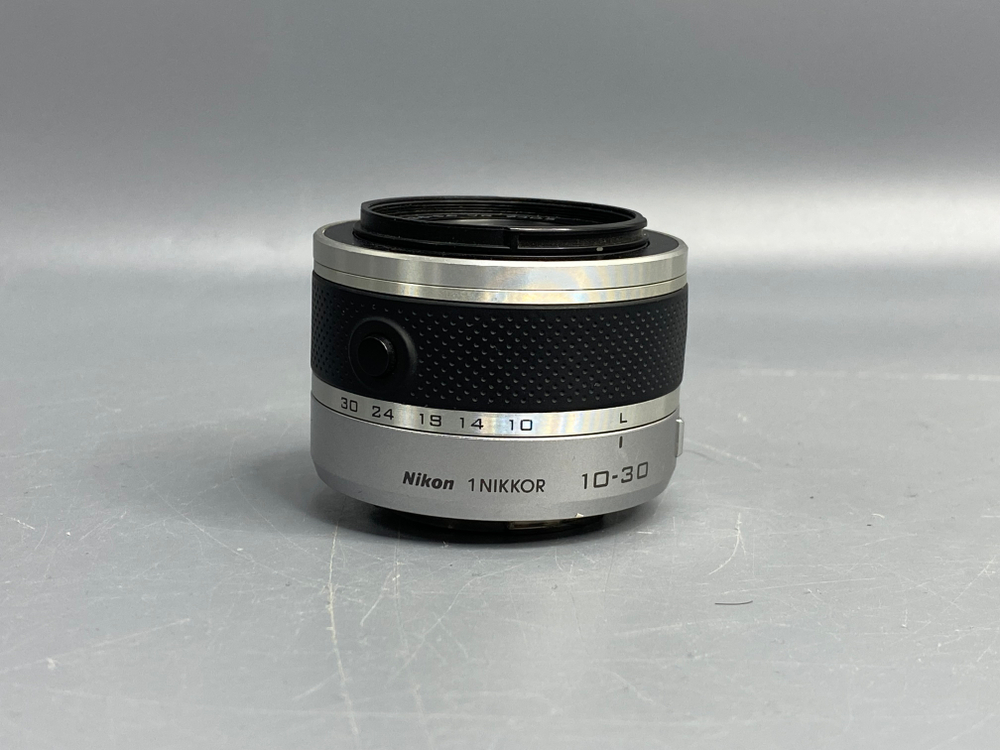 Nikon 1 J5 Kit 10-30mm F/3.5-5.6 VR PD-Zoom, объектив не работает