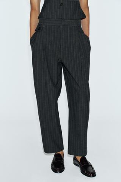 БРЮКИ В ТОНКУЮ ПОЛОСКУ — ZARA