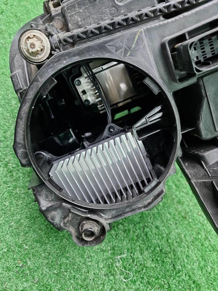 Фара правая Mercedes GLE V167 (2018-2024) LED