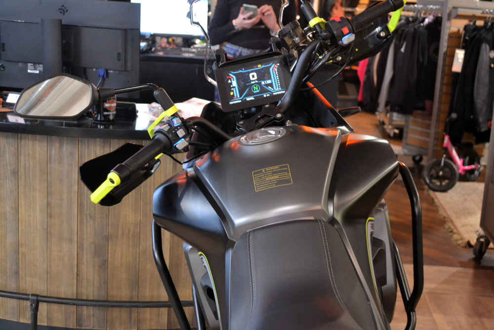 QJMOTOR SVT 650 X (Black)