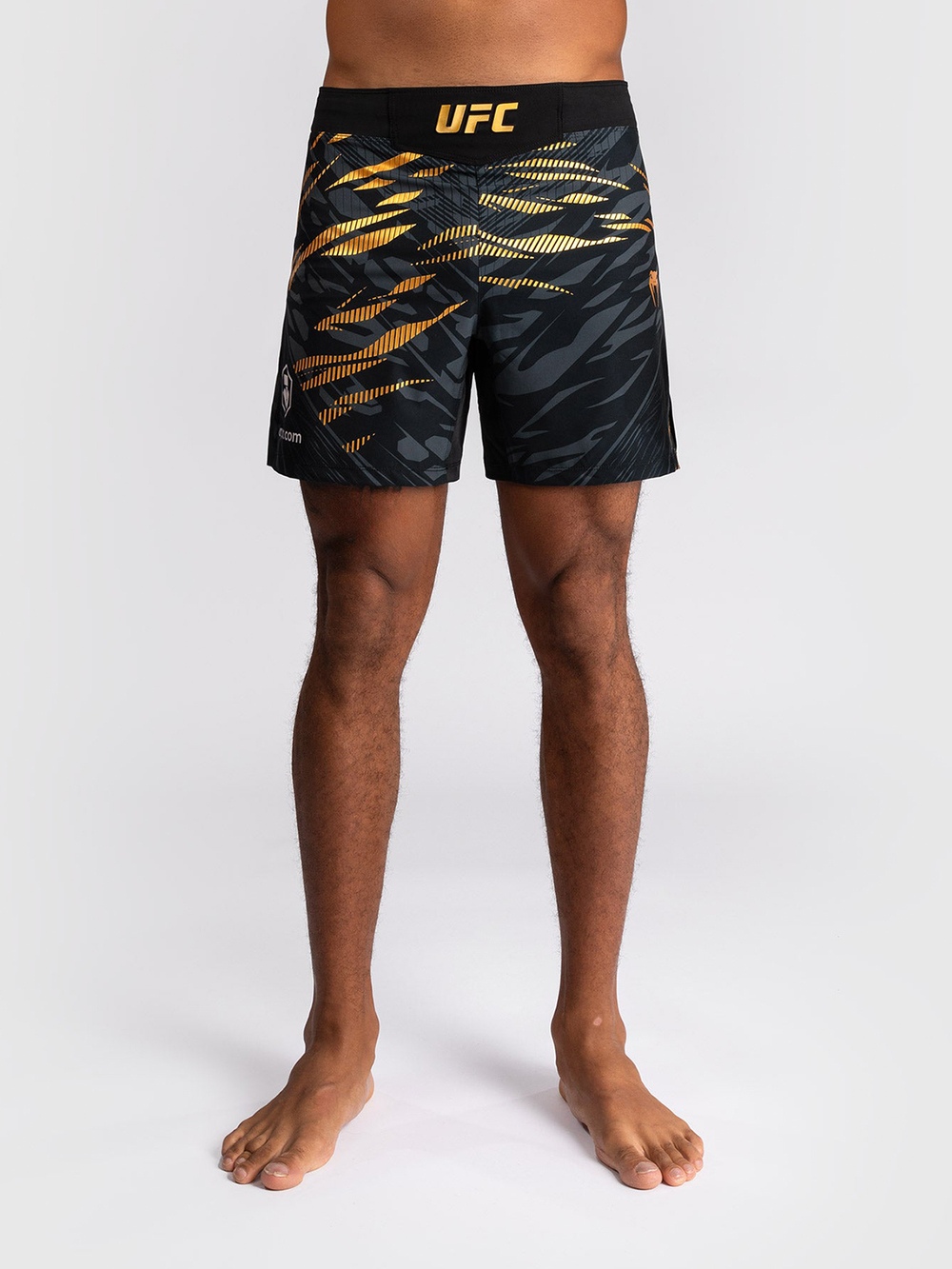 Шорты ММА UFC Fusion by Venum Authentic Fight Night Short Black/Gold