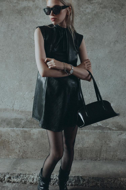 ZARA МИНИ-ПЛАТЬЕ ИЗ ИСКУССТВЕННОЙ КОЖИ, ЧЕРНЫЙ