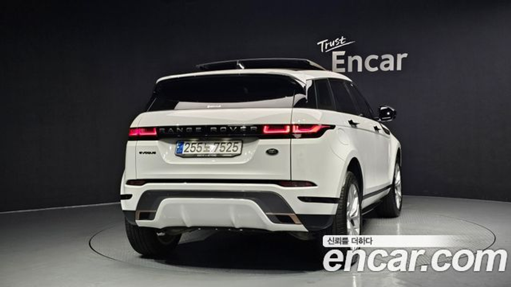 Land Rover Range Rover Evoque P250 R-Dynamic SE — 2023