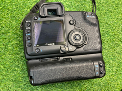 Canon 5D + Canon Battery Grip BG-E4