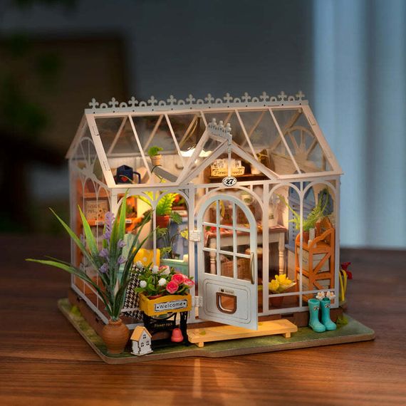 Miniature house DG163