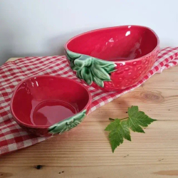Салатник овальный Strawberries (24 см)
