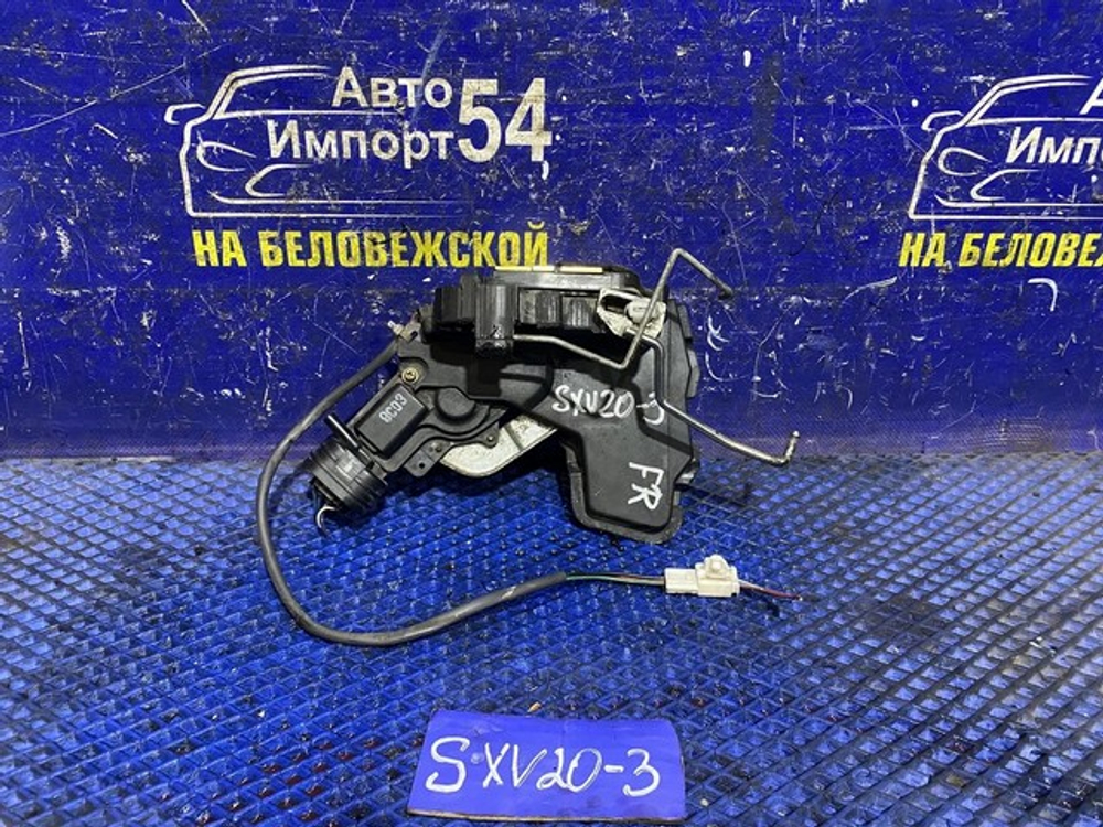 Замок двери передней правой TOYOTA CAMRY GRACIA 1999