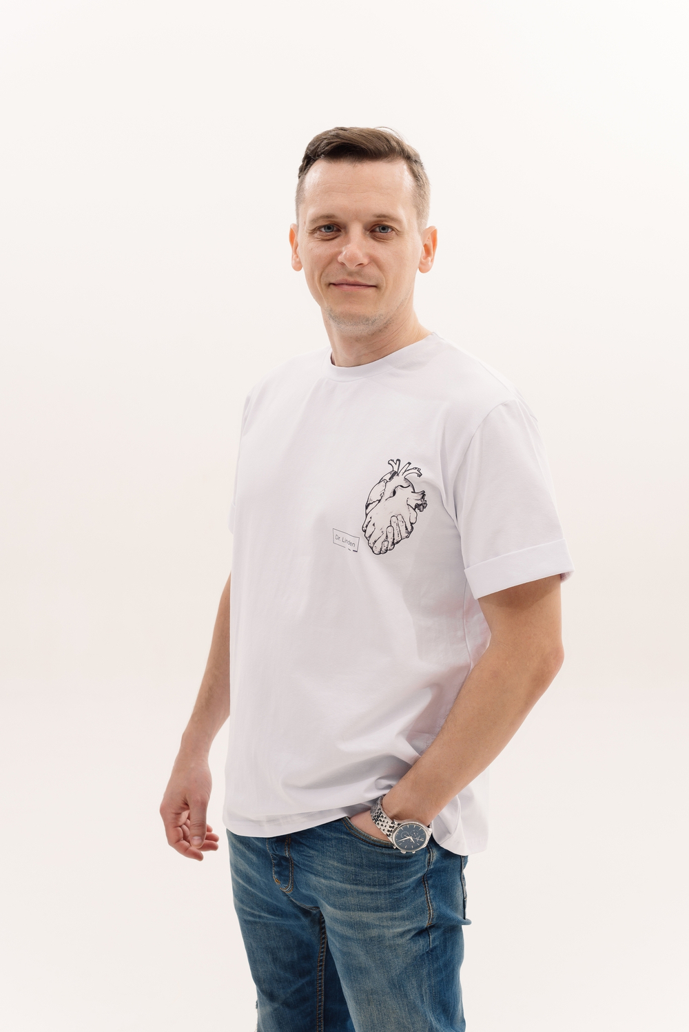 Футболка Лечить можно только сердцем