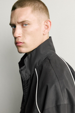 WATER-REPELLENT КУРТКА С КОНТРАСТНОЙ ОТДЕЛКОЙ — ZARA