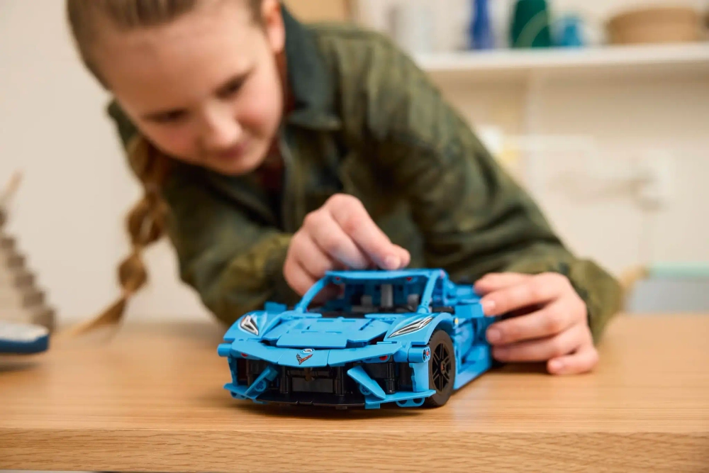 Конструктор LEGO Technic 42217 Chevrolet Corvette Stingray Синий