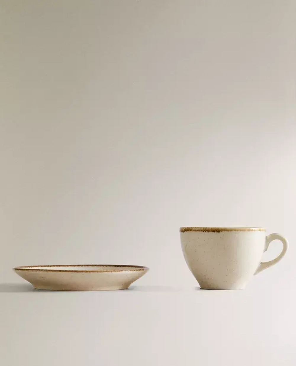 ZARA HOME ЧАЙНАЯ ЧАШКА ИЗ ФАРФОРА С ИСКУССТВЕННО СОСТАРЕННОЙ КАЙМОЙ, ЭКРЮ