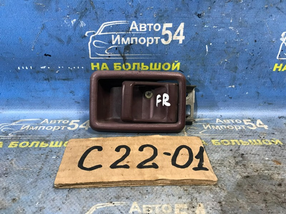 Ручка двери передней правой салонная NISSAN LARGO 1992