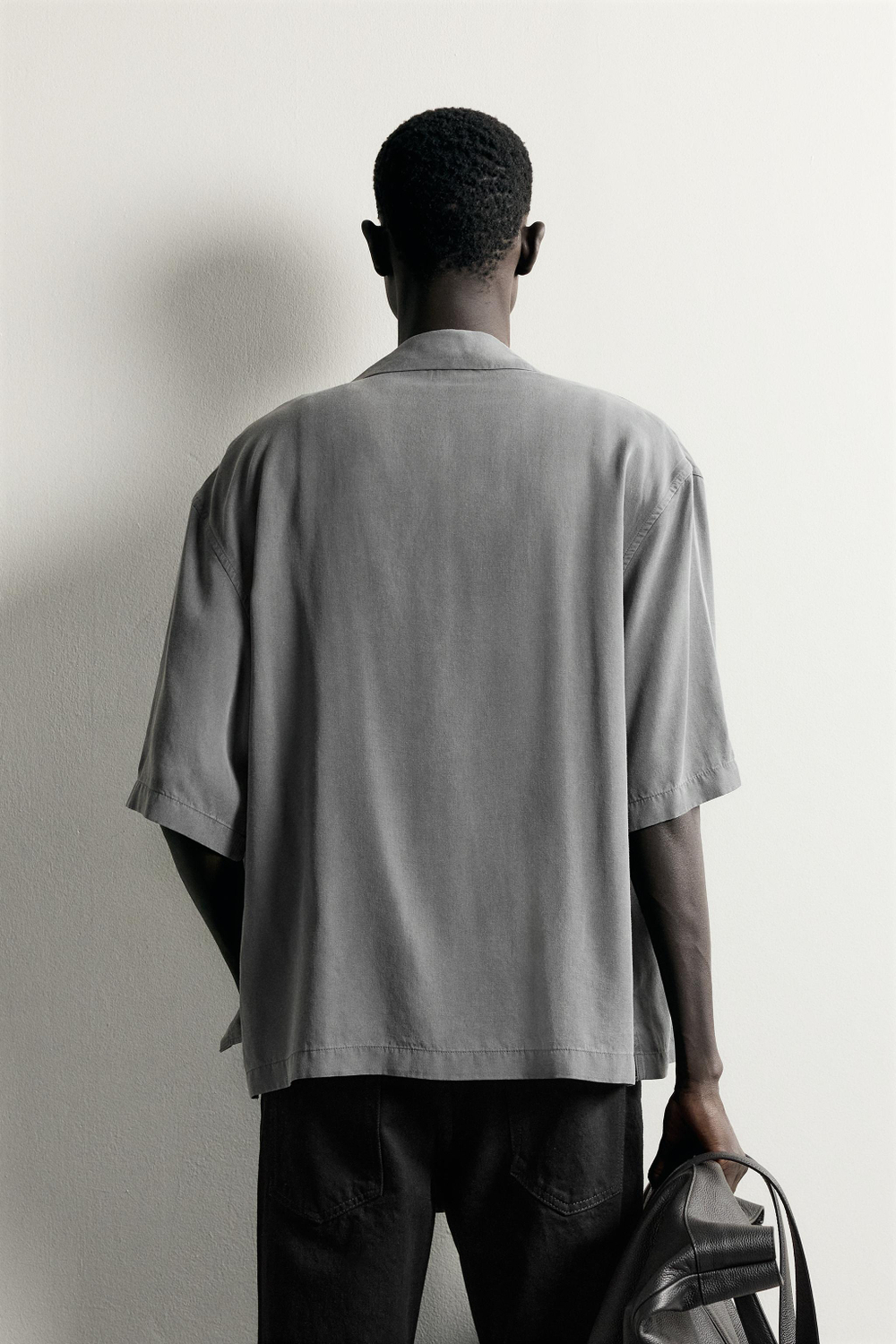 РУБАШКА RELAXED FIT ИЗ СТРУЯЩЕЙСЯ ТКАНИ — ZARA · 4795/210