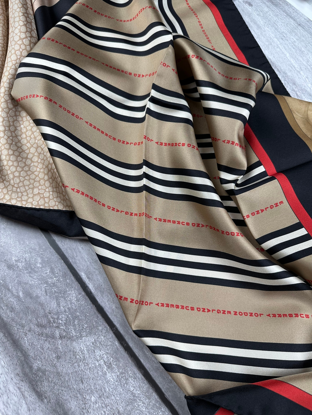 Шёлковый шарф Burberry, 210х70см, Классика/принт, подшит, с бирками и пакетом