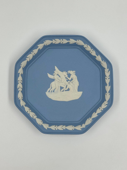 Тарелка декоративная Wedgwood голубая