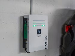 Зарядная станция EVlink PARKING Wall (EVW2S22P44)