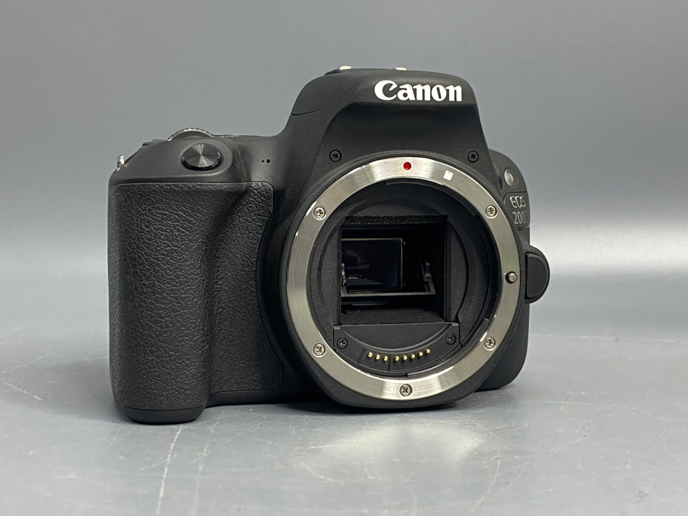 Canon 200D Kit 18-55mm 4.100 кадров