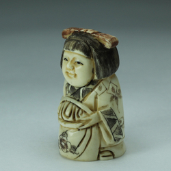 Нэцкэ Девочка с корзиной