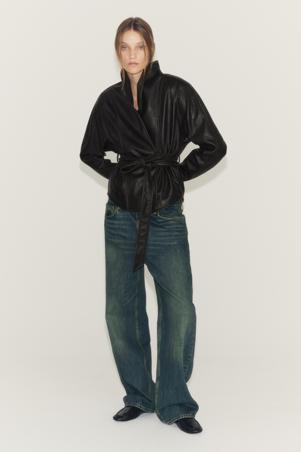 ZARA КУРТКА ИЗ ИСКУССТВЕННОЙ КОЖИ С ПОЯСОМ — ZW COLLECTION, ТЕМНО-КОРИЧНЕВЫЙ