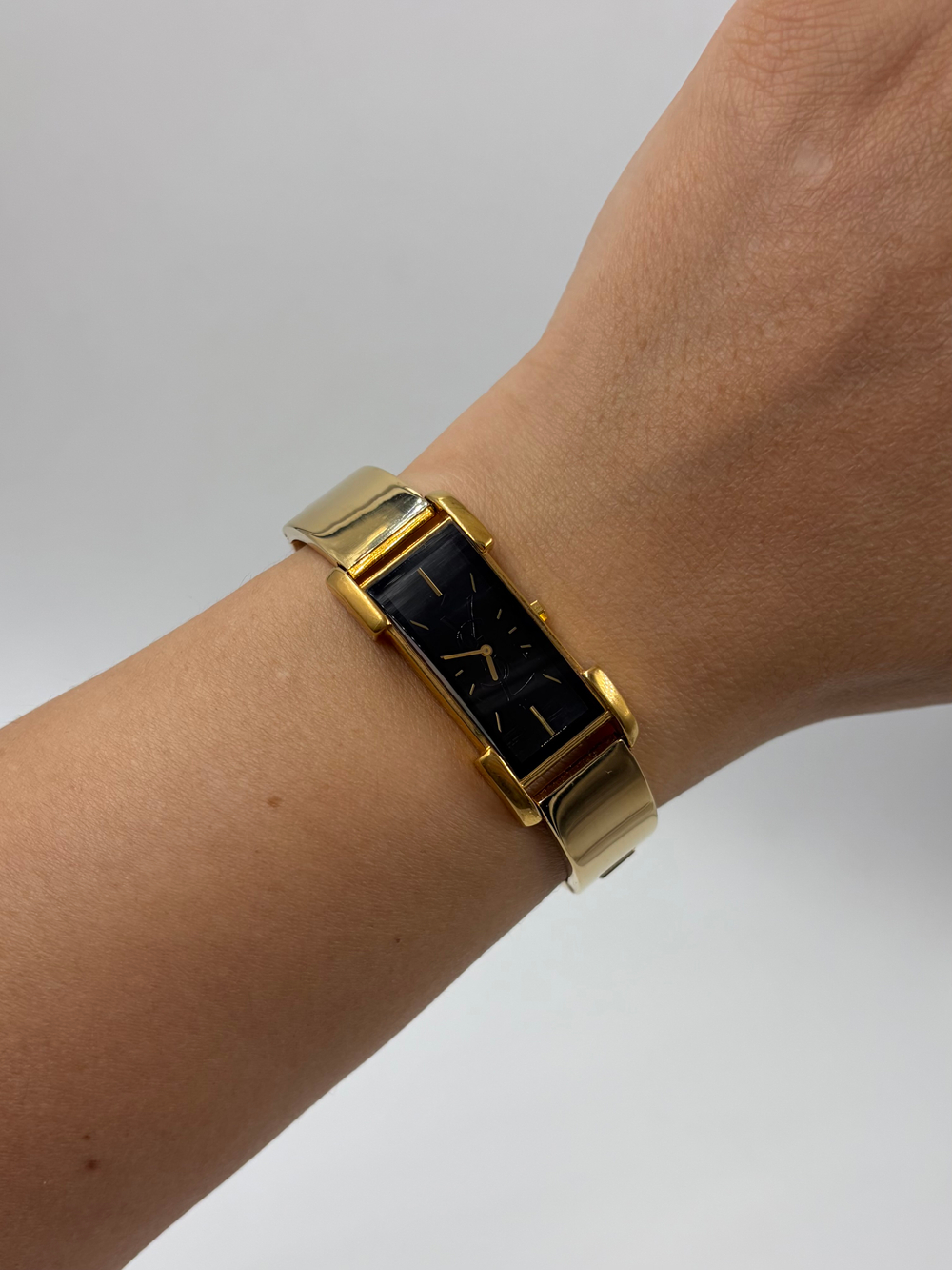 Часы Yves Saint Laurent